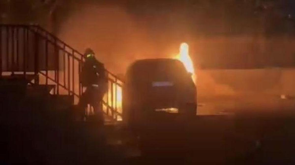 Şanlıurfa'da yanan otomobilin görüntüsü
