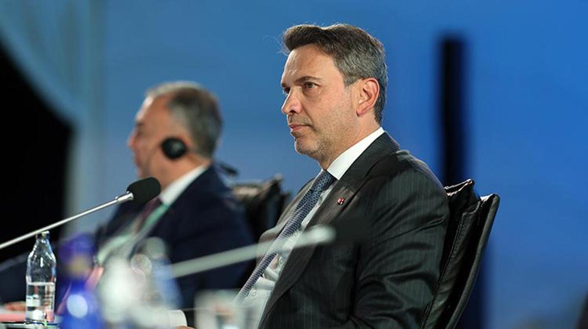 Enerji ve Tabii Kaynaklar Bakanı Alparslan Bayraktar, Sıfır Atık Forumu'nda konuşma yaparken