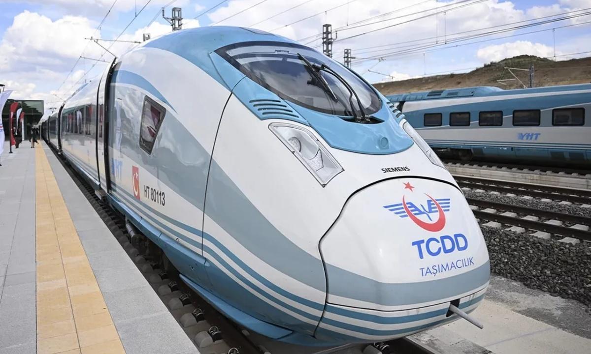 Yüksek Hızlı Tren (YHT) seferleriyle ilgili iptal mesajı alan yolcuların durumu.