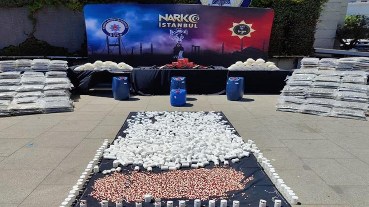 Uyuşturucu maddelerin sergilendiği polis operasyonu