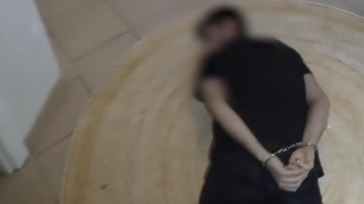Güngören'de uyuşturucu operasyonu kapsamında polis ekiplerinin çalışmaları.