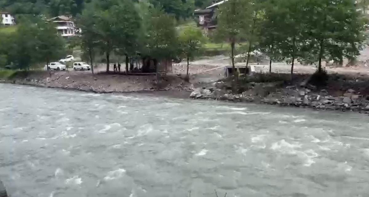 Fırtına Deresi'nde arama kurtarma çalışması yapan AFAD ekibini taşıyan botun devrilmesi sonucu oluşan acı olayda hayatını kaybeden AFAD personeli için yapılan çalışmalar.