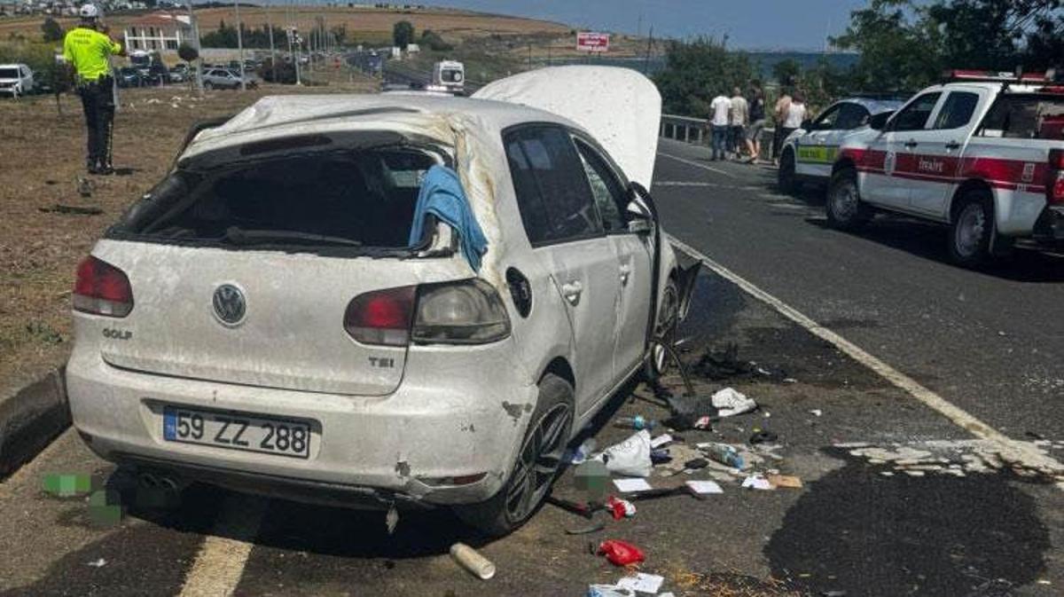 Tekirdağ'da refüje çarparak devrilen otomobil.