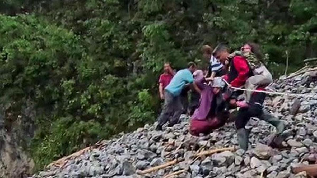 Osmaniye'de sel ve heyelan nedeniyle kapanan yol