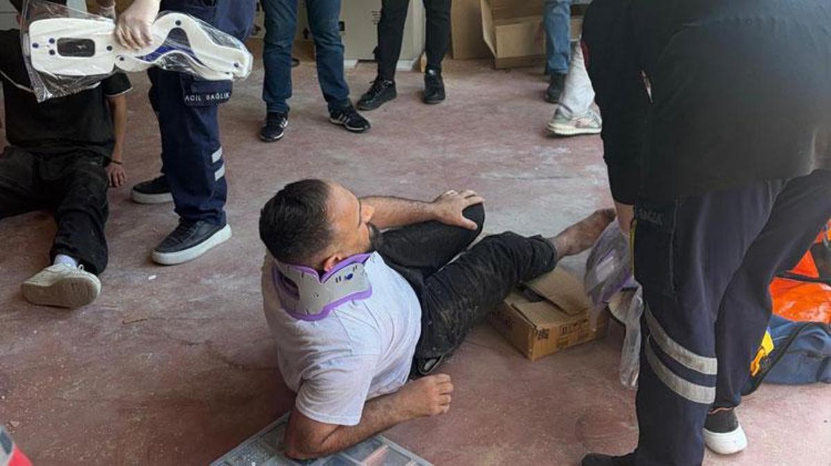 Yapı malzemeleri deposunda yük asansörünün halatının kopması sonucu 6 işçi yaralandı.