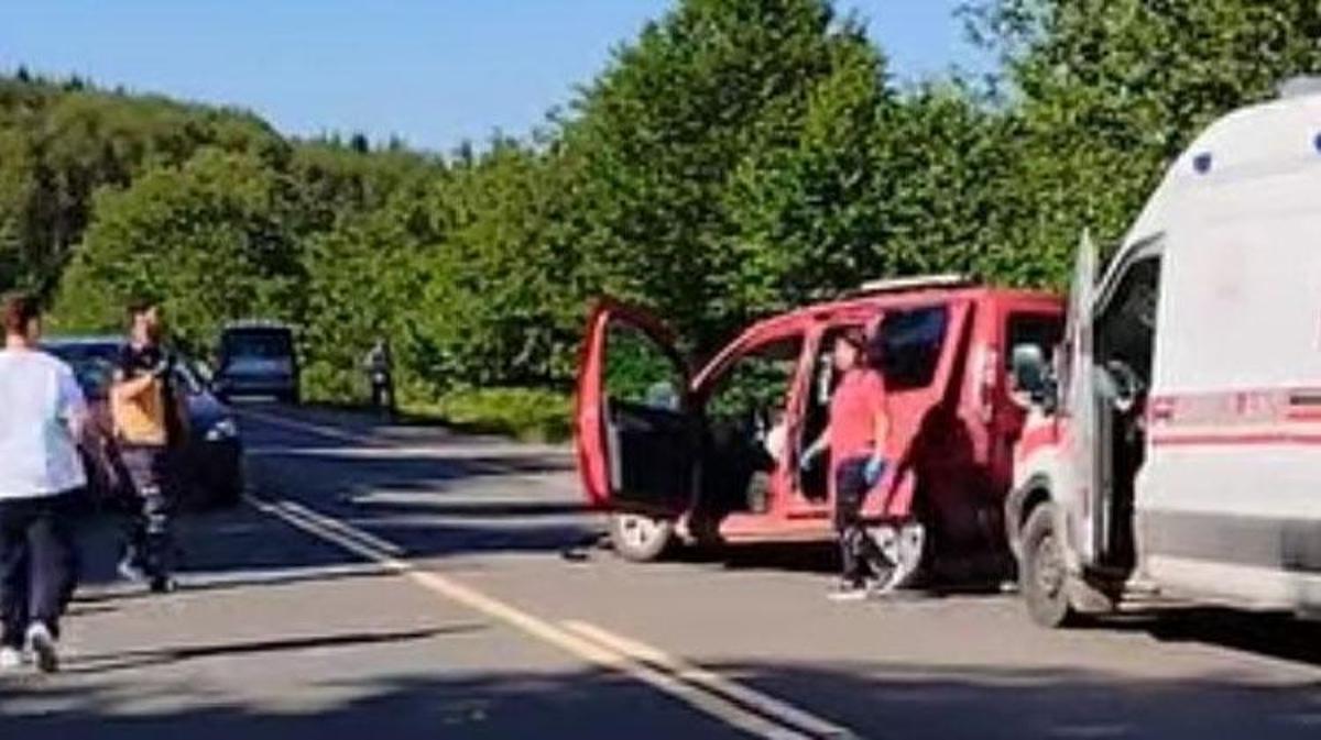 Ordu'da meydana gelen zincirleme trafik kazası sonrası araçlar.