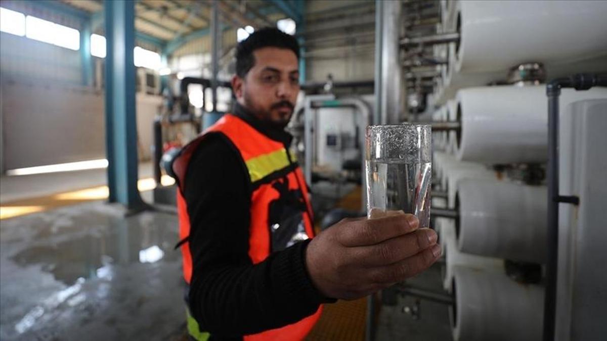 Tekirdağ Büyükşehir Belediye Başkanı Candan Yüceer, basın toplantısında açıklama yapıyor.
