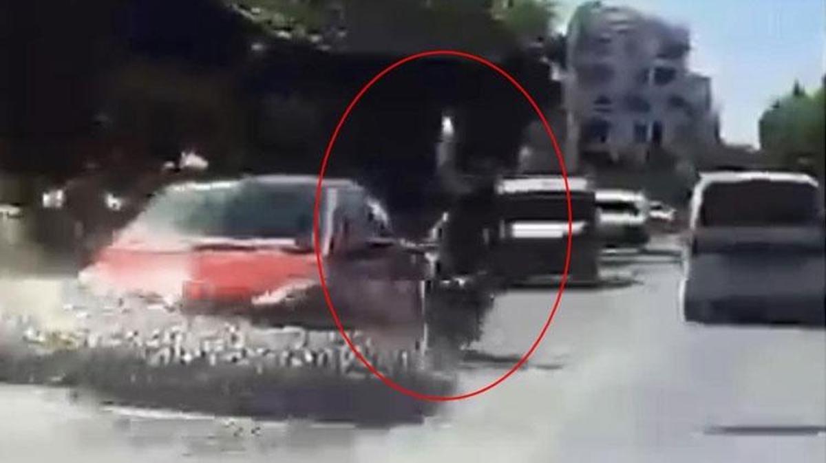 Çorlu'da iki otomobile çarpan motosikletin karıştığı kaza