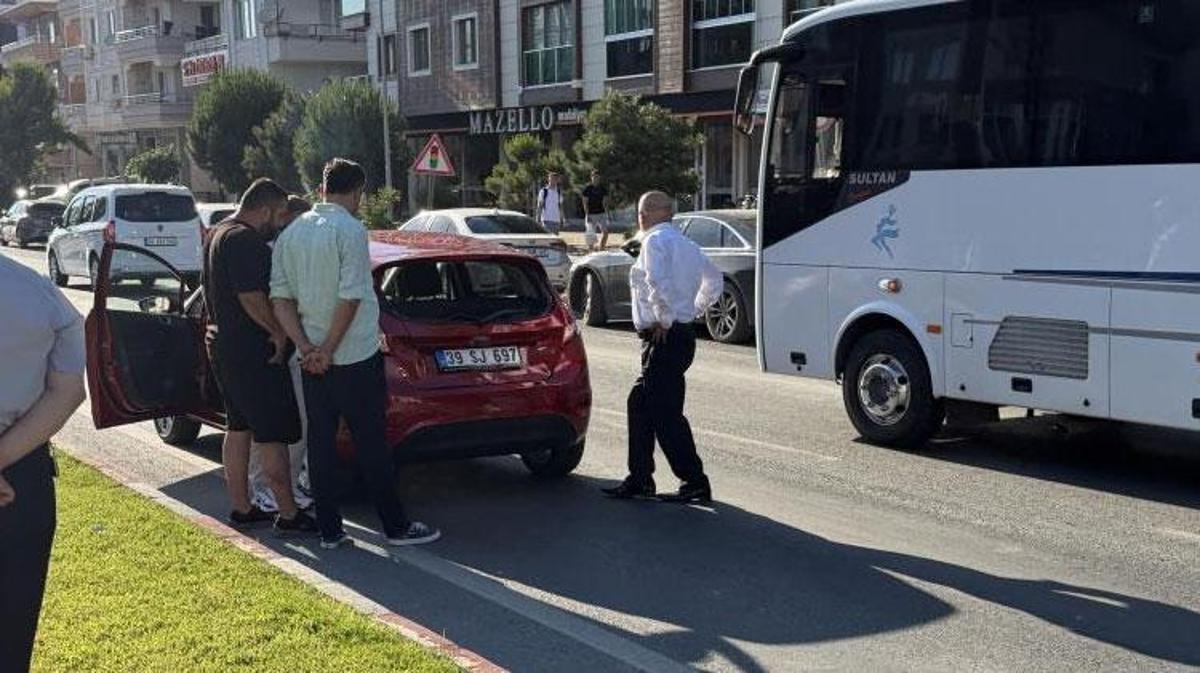 Kırklareli'de yaya geçidinde otomobile çarpan yolcu otobüsü.