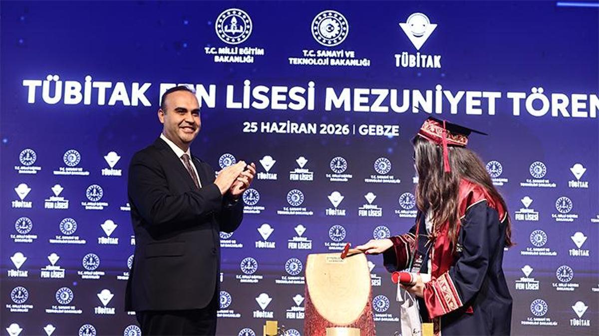 TÜBİTAK Fen Lisesi mezuniyet töreninden bir kare