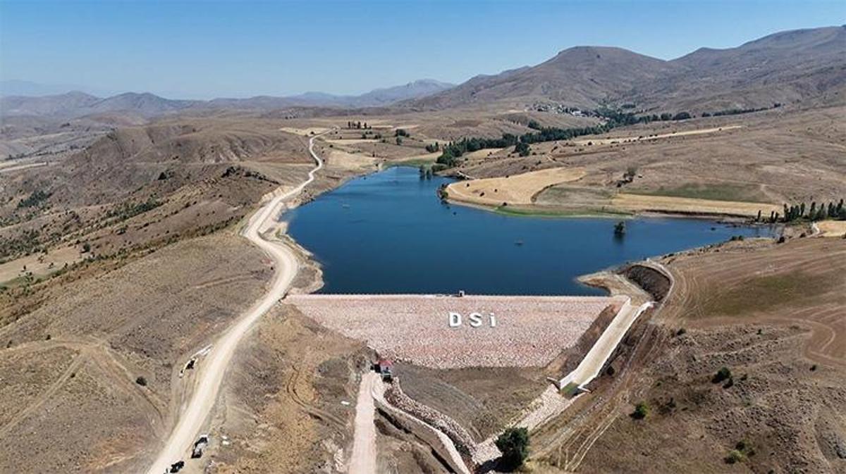 Bayburt'ta tarım arazilerine modern sulama sistemi kuruluyor.