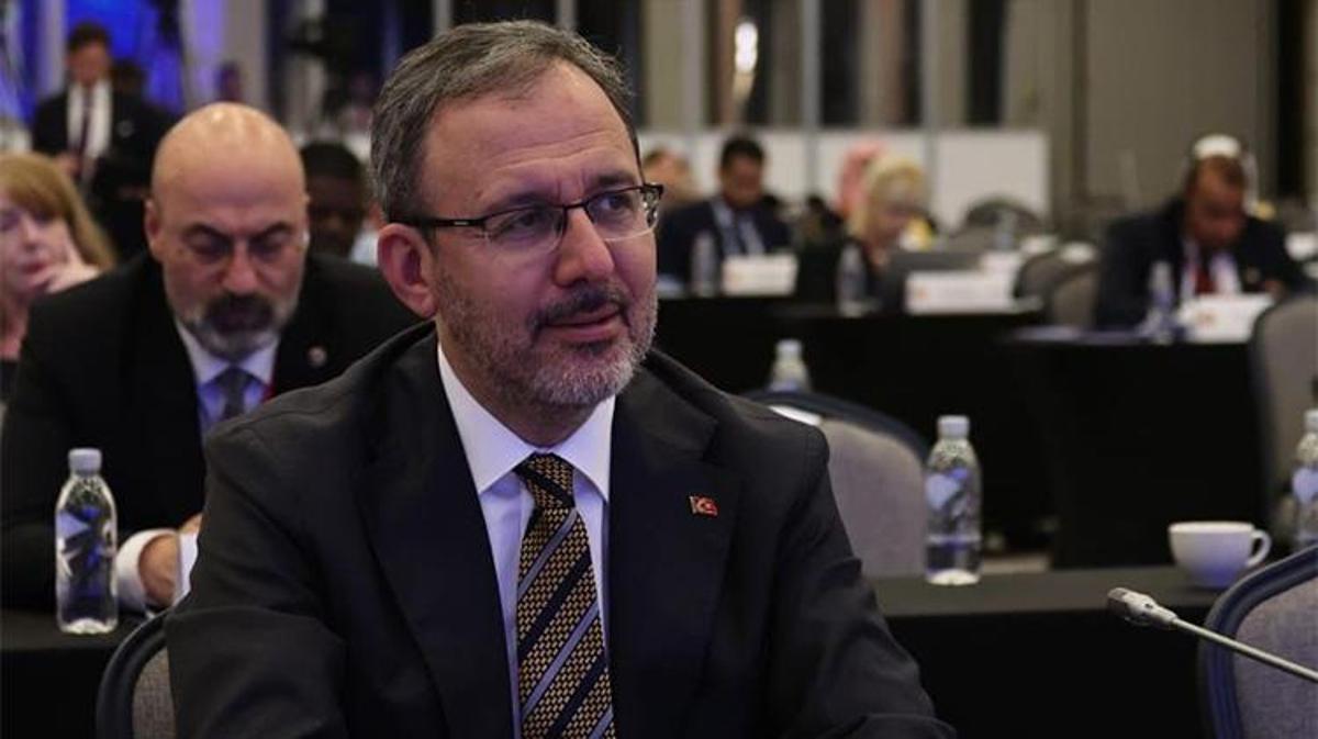 NATO Parlamenterler Asamblesi Üyesi Dr. Mehmet Kasapoğlu konuşma yaparken