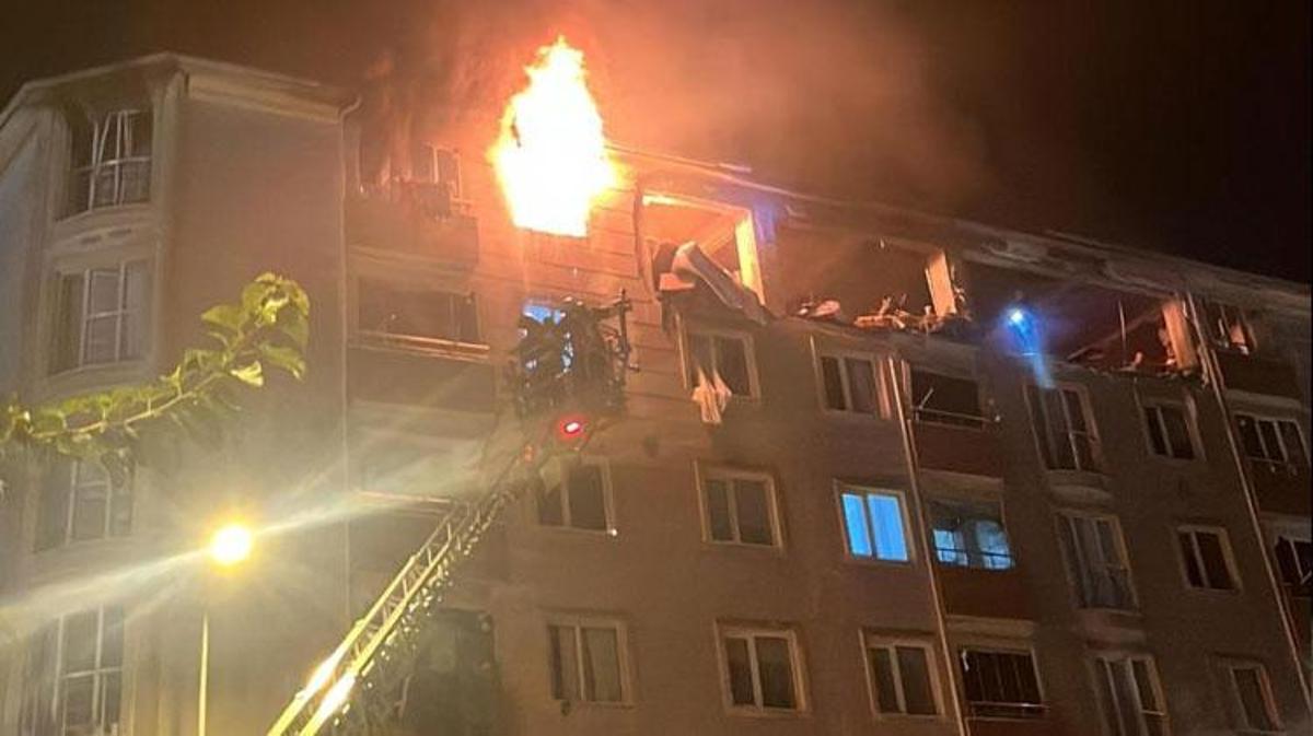 Tekirdağ'da bir apartmanda meydana gelen doğal gaz patlaması sonrası olay yeri.