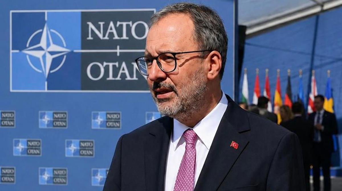 Milli Savunma Bakanı Hulusi Kasapoğlu, NATO'nun dönüşümü hakkında açıklamalarda bulunuyor.