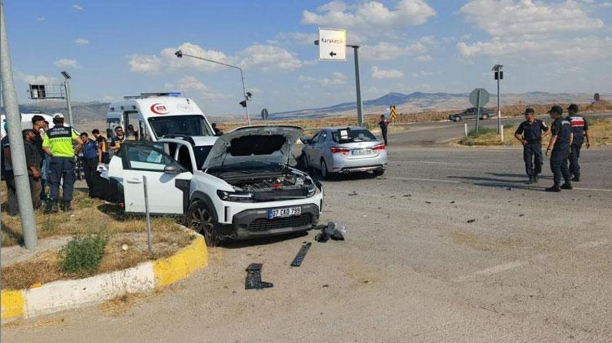 Kırıkkale'de iki otomobilin çarpışması sonucu oluşan kaza