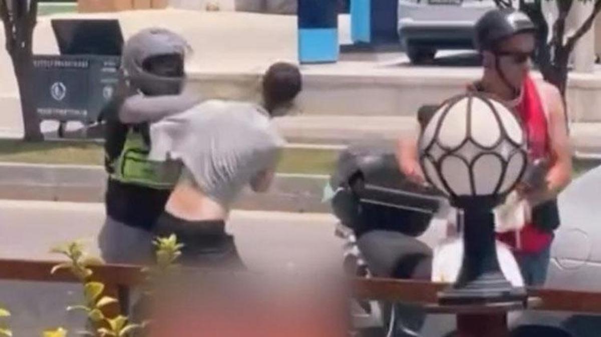 Mersin'de trafikte kavga eden kamyonet ve motosiklet sürücüleri.
