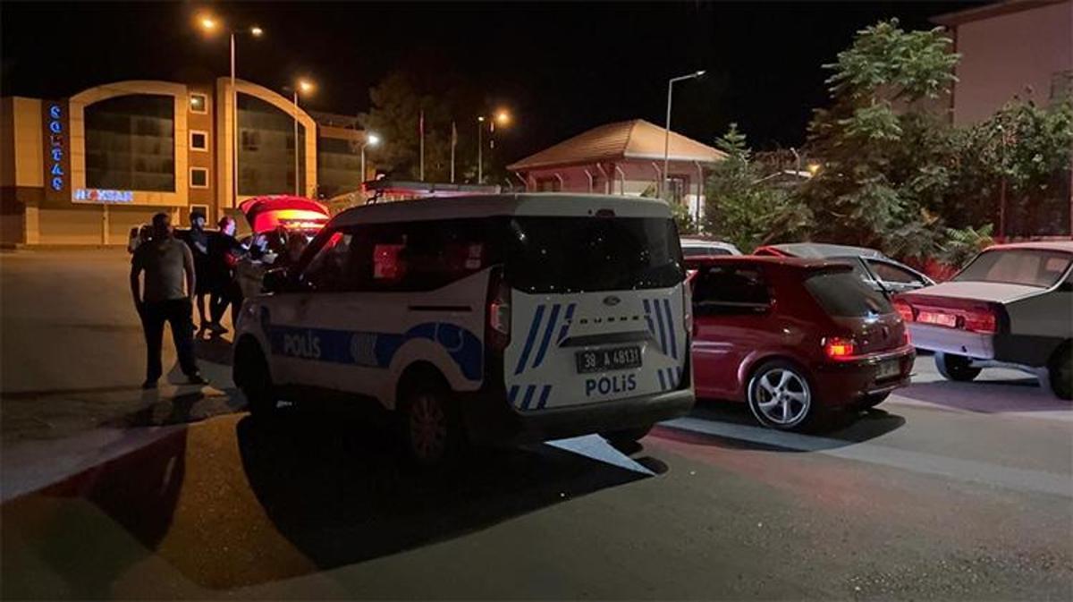 Polis ekiplerinin dur ihtarına uymayarak kaçan otomobilin görüntüsü.