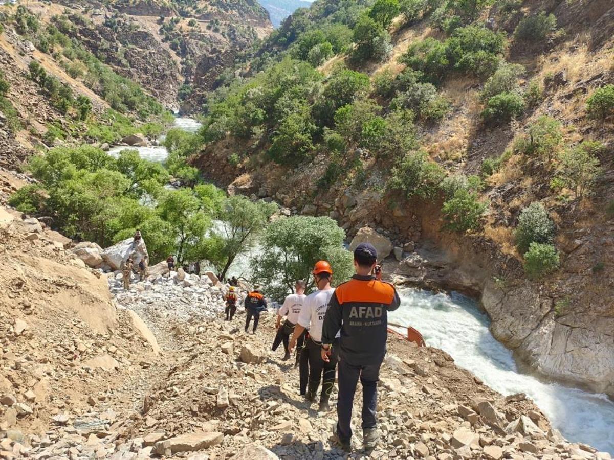 Şırnak'ta Habur Çayı'nda kaybolan genci arama çalışmaları sürüyor