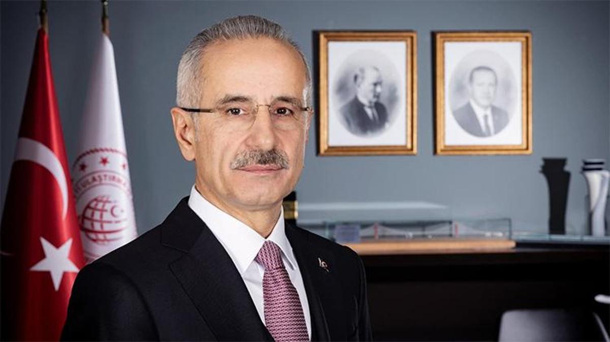 Ulaştırma ve Altyapı Bakanı Abdulkadir Uraloğlu konuşma yaparken