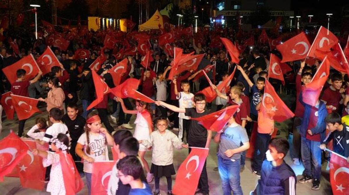 Bayburt'ta 15 Temmuz Demokrasi ve Milli Birlik Günü kapsamında düzenlenen anma töreni.