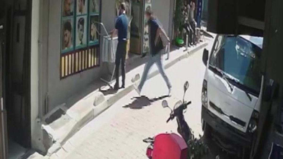 Berber dükkanına bıçaklı saldırı