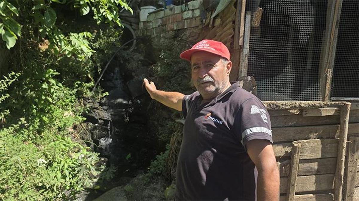 Tire Kaplan Mahallesi'nde atık su sorunu nedeniyle kötü koku yayılmasına tepki gösteren mahalle sakinleri.