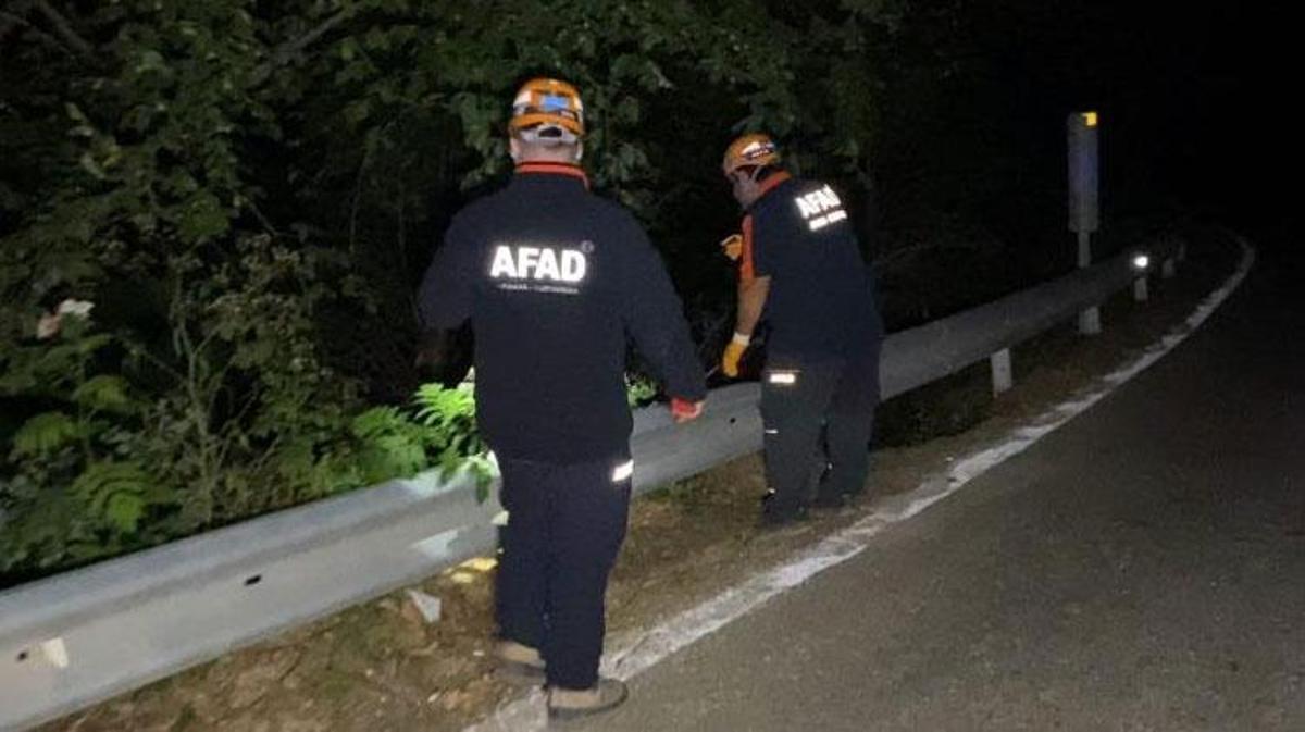 İnegöl'de uçurum kenarında bulunan devrilmiş motosiklet.