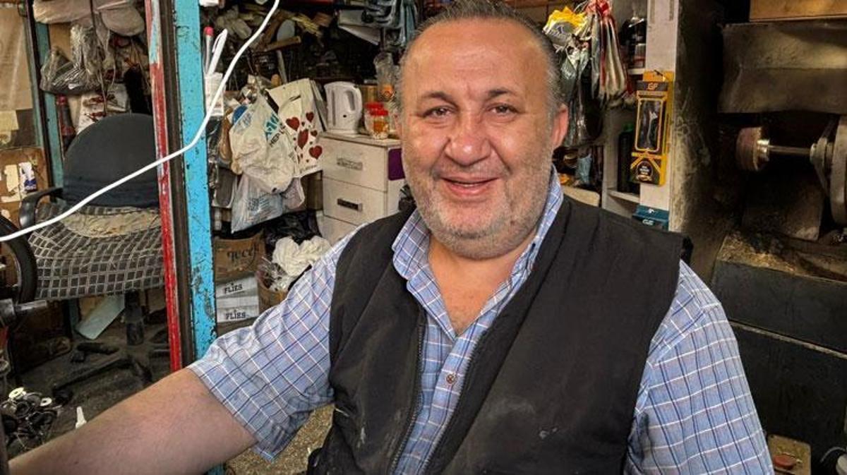 8 yaşından beri baba mesleğini ayakta tutmaya çalışıyor! Kösele yıllarından bez ayakkabı çağına