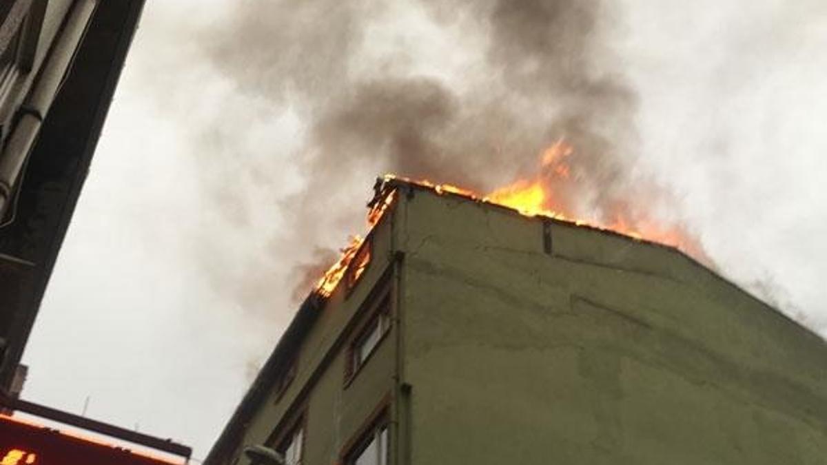 Beyoğlu'nda iş hanında yangın : 1 kişi hayatını kaybetti