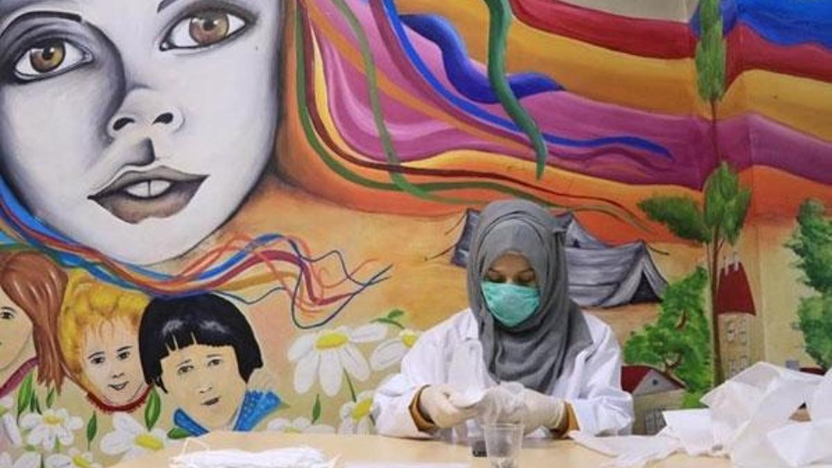 Türk Kızılay Toplum Merkezleri maske üretiyor