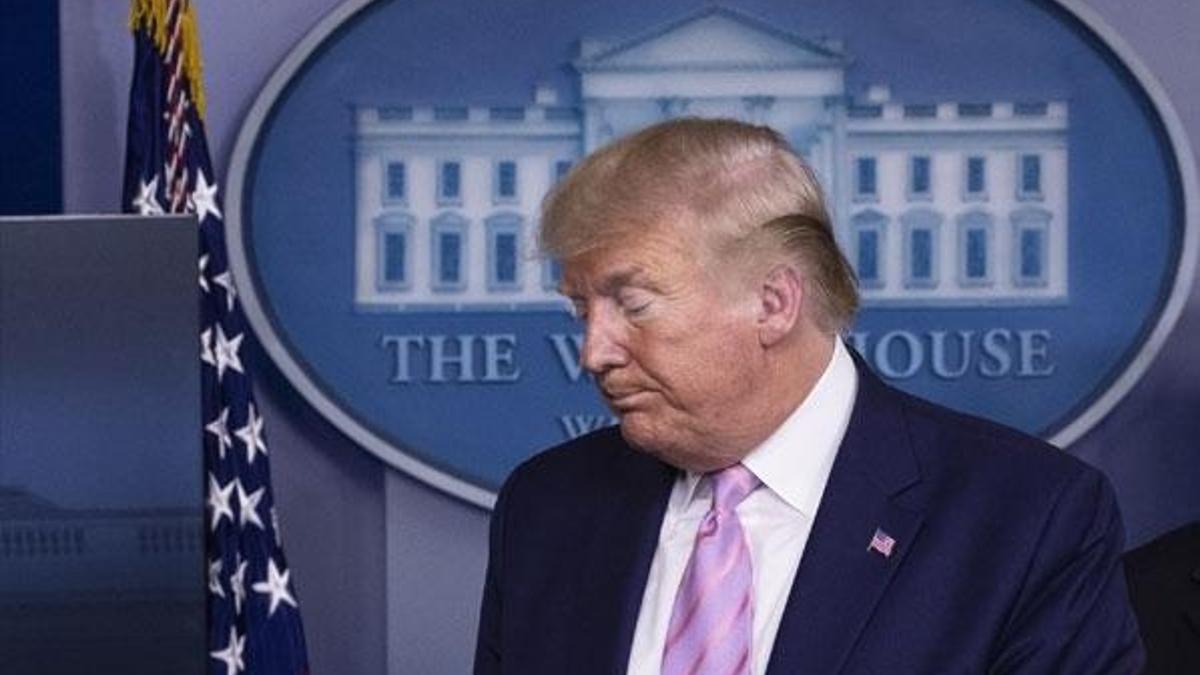 Trump, azil soruşturmasına yol açan muhbir raporunu Kongre'ye bildiren  başmüfettişin işine son verdi