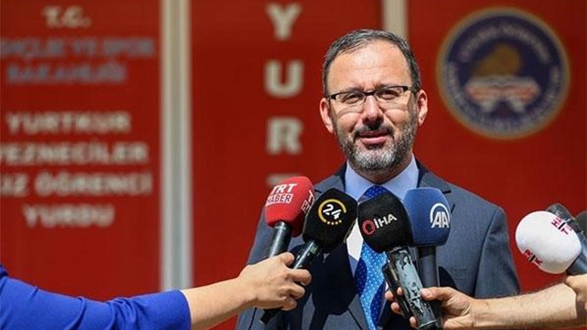 Üniversite öğrencilerinin nisan ayı  burs ve kredileri ödenmeye başladı