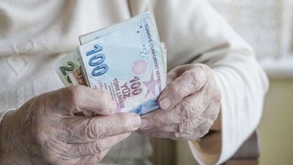 Emeklilerin bayram ikramiyesi ile ilgili bakanlıktan son dakika açıklaması!
