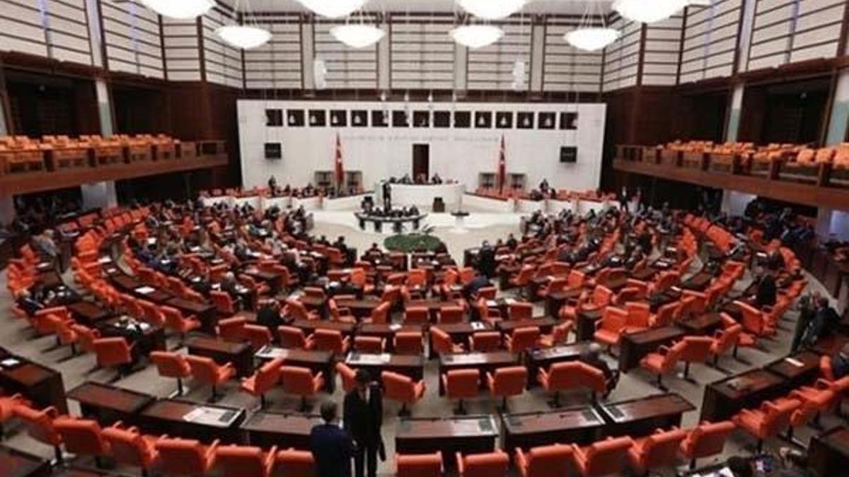 MEB harekete geçti, Meclis'e sunuldu! Yüz binlerce kişinin tatil ve izinlerine yeni düzenleme...
