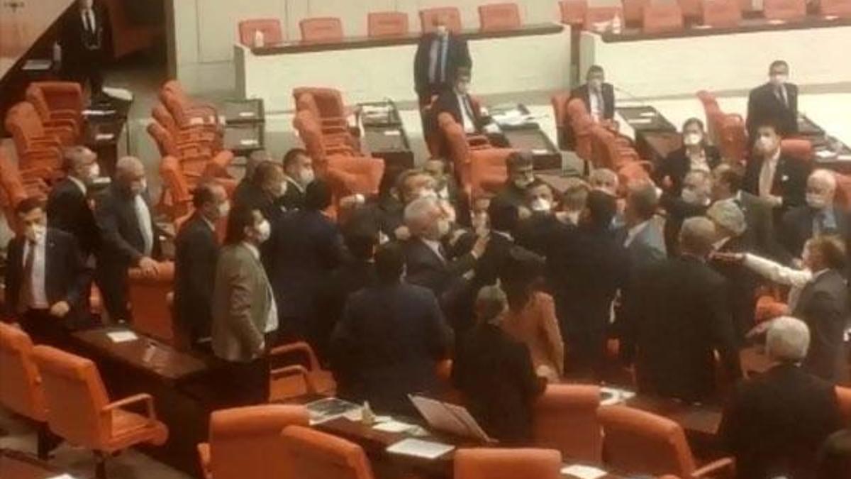 TBMM'de MHP ve HDP grupları arasında gerginlik yaşandı