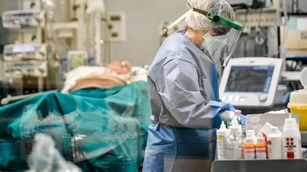 İngiltere'de corona virüsten ölenlerin sayısı 7 bini geçti