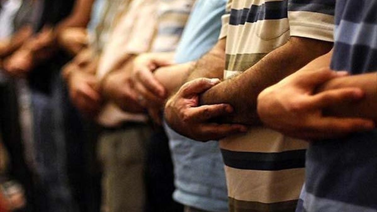 Evde cuma namazı kılınır mı? Diyanet açıklaması!