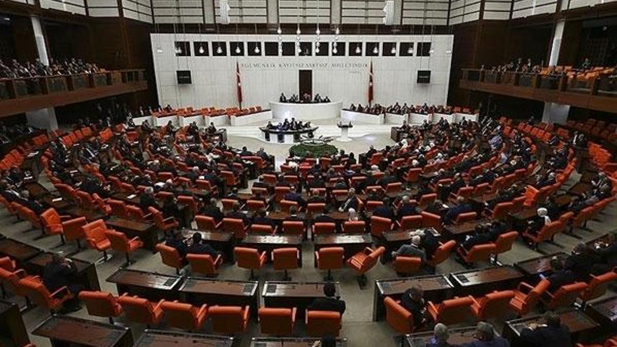 Kısa çalışma ödeneğinden herkes faydalanacak! Ücretsiz izne ayrılana aylık 1177 lira maaş Meclis'e sunuldu...