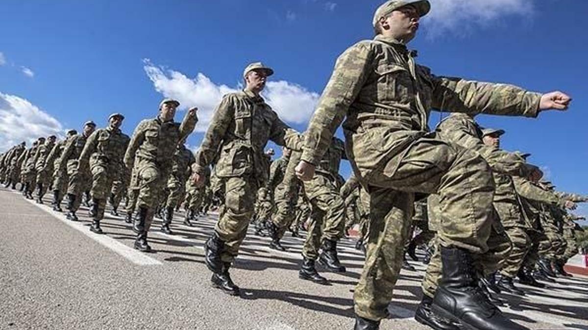 Askerlik uzadı mı? Teskereler durduruldu mu 2020? Askerlerin terhisleri ertelendi mi? Bakan açıkladı!