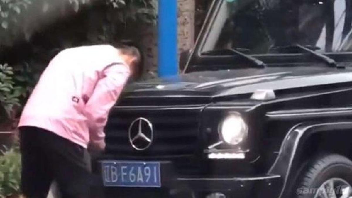 Plakasını değiştirdi, kulüpten kovuldu!