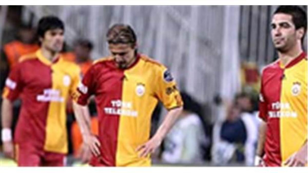 Derbi sonrası soyunma odası karıştı