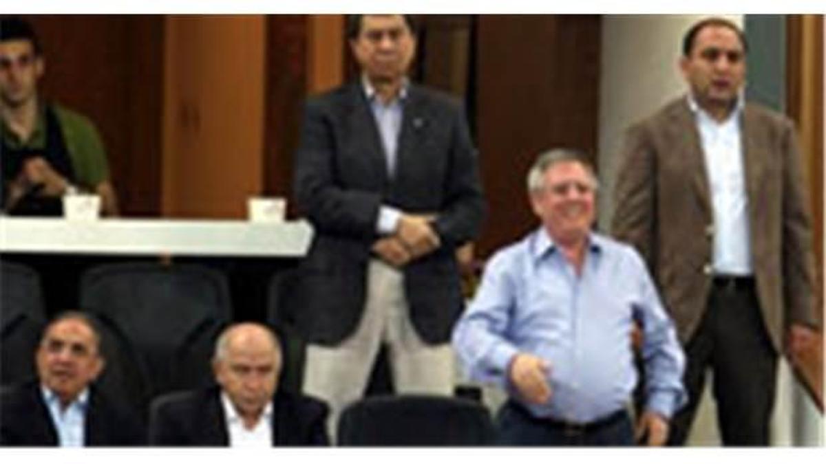 Tribünde Aziz Yıldırım şov