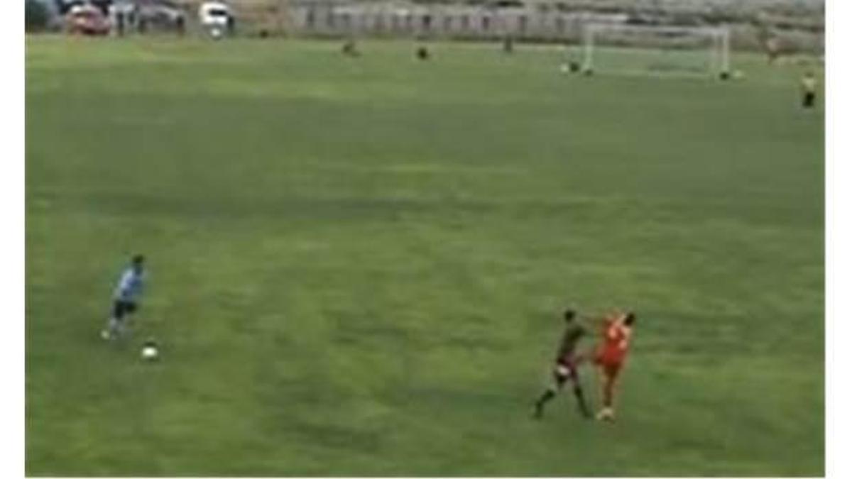 Hakemden futbolcuya dayak