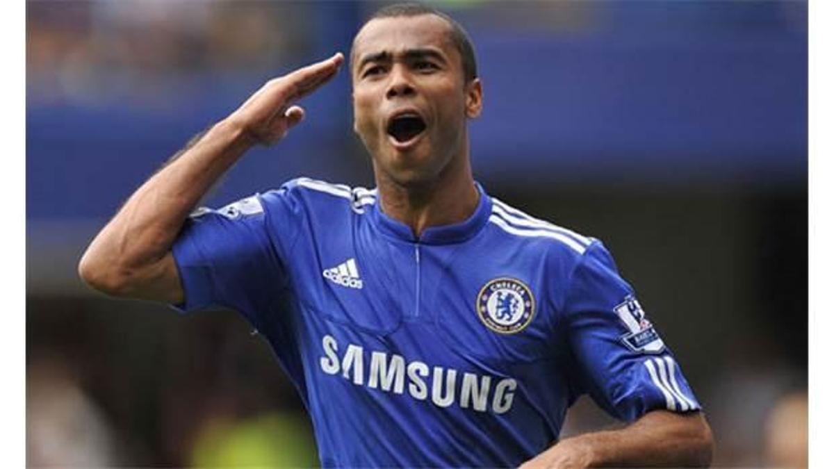 Ashley Cole'e FA'dan suçlama!