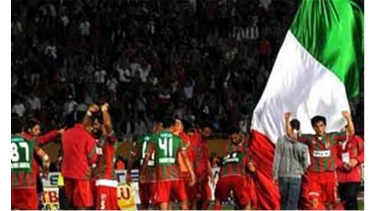 'Derbide bayrak krizi'