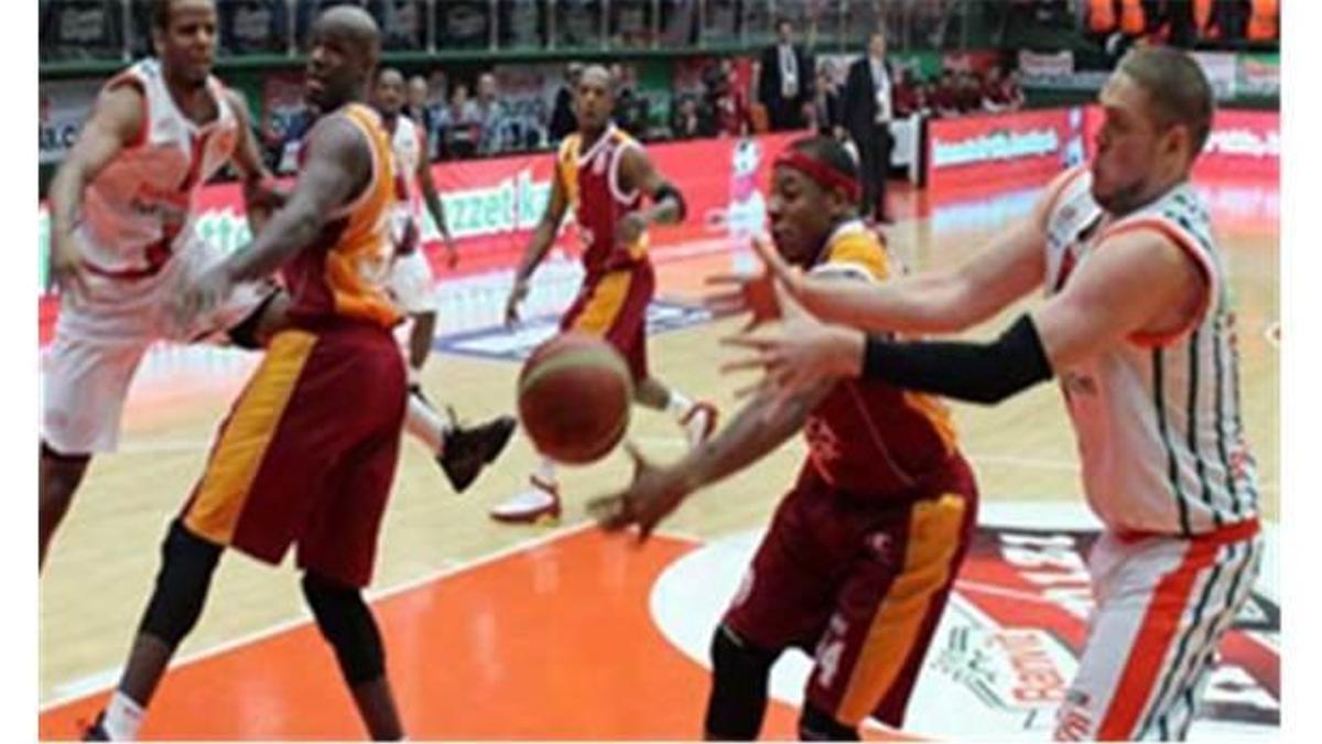 G.Saray deplasmanda kayıp!