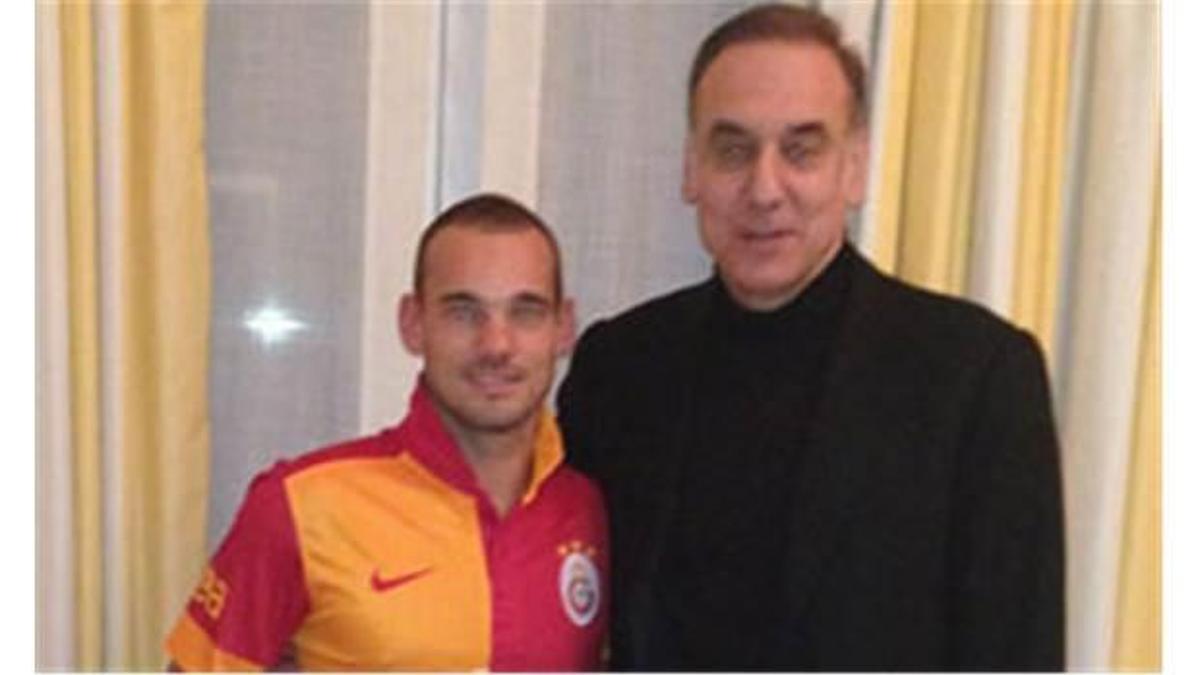 Sneijder parçalı formayı giydi!