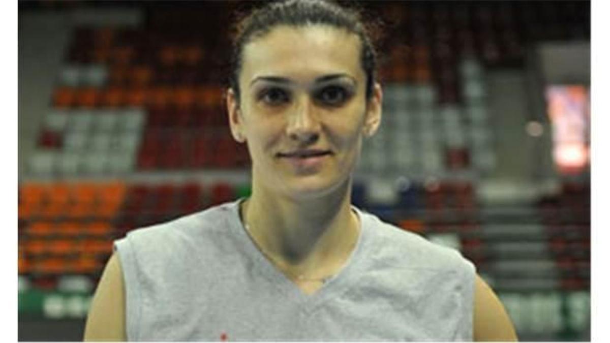 Esra sözleşme uzattı