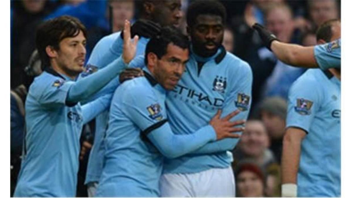 Tevez coştu City turladı