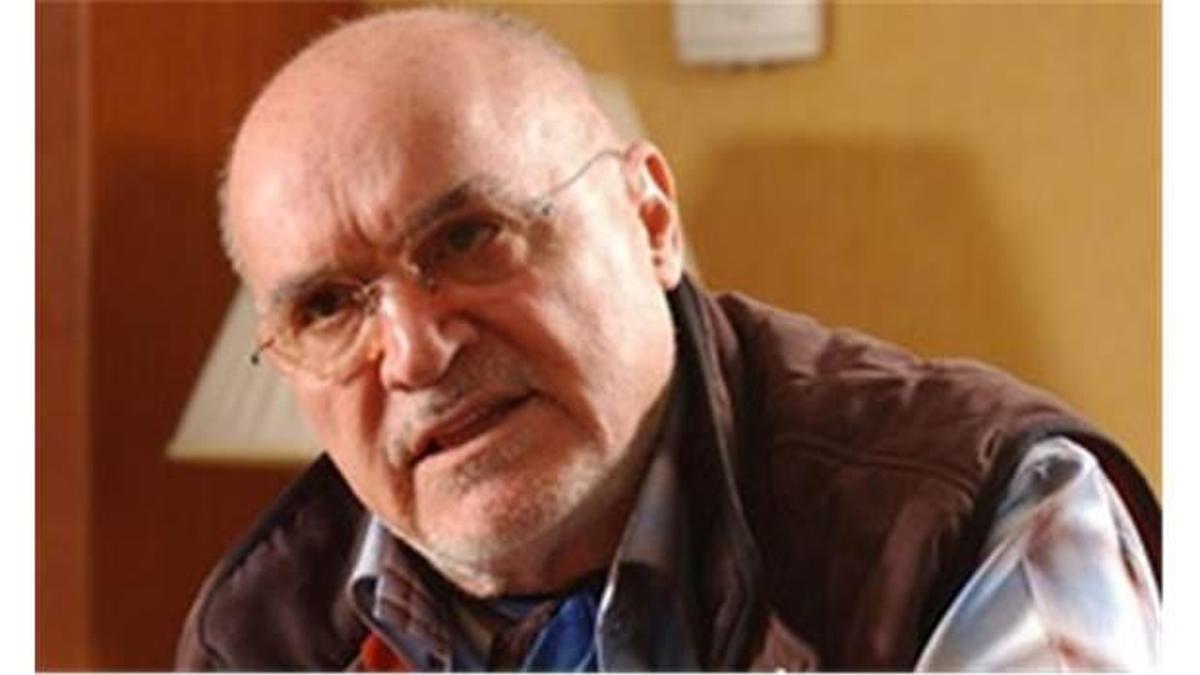 'Elbiselerimle denize atlarım'
